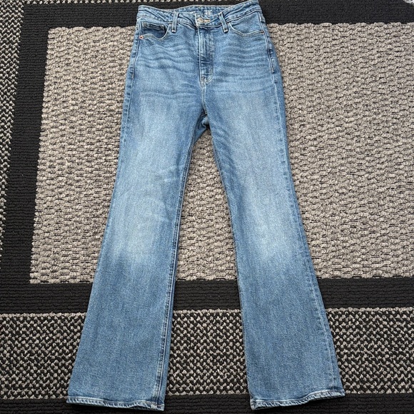 Old Navy Denim - Old Navy Flare Jeans Women’s 4 Higher High Rise Stretch Denim Casual Classic